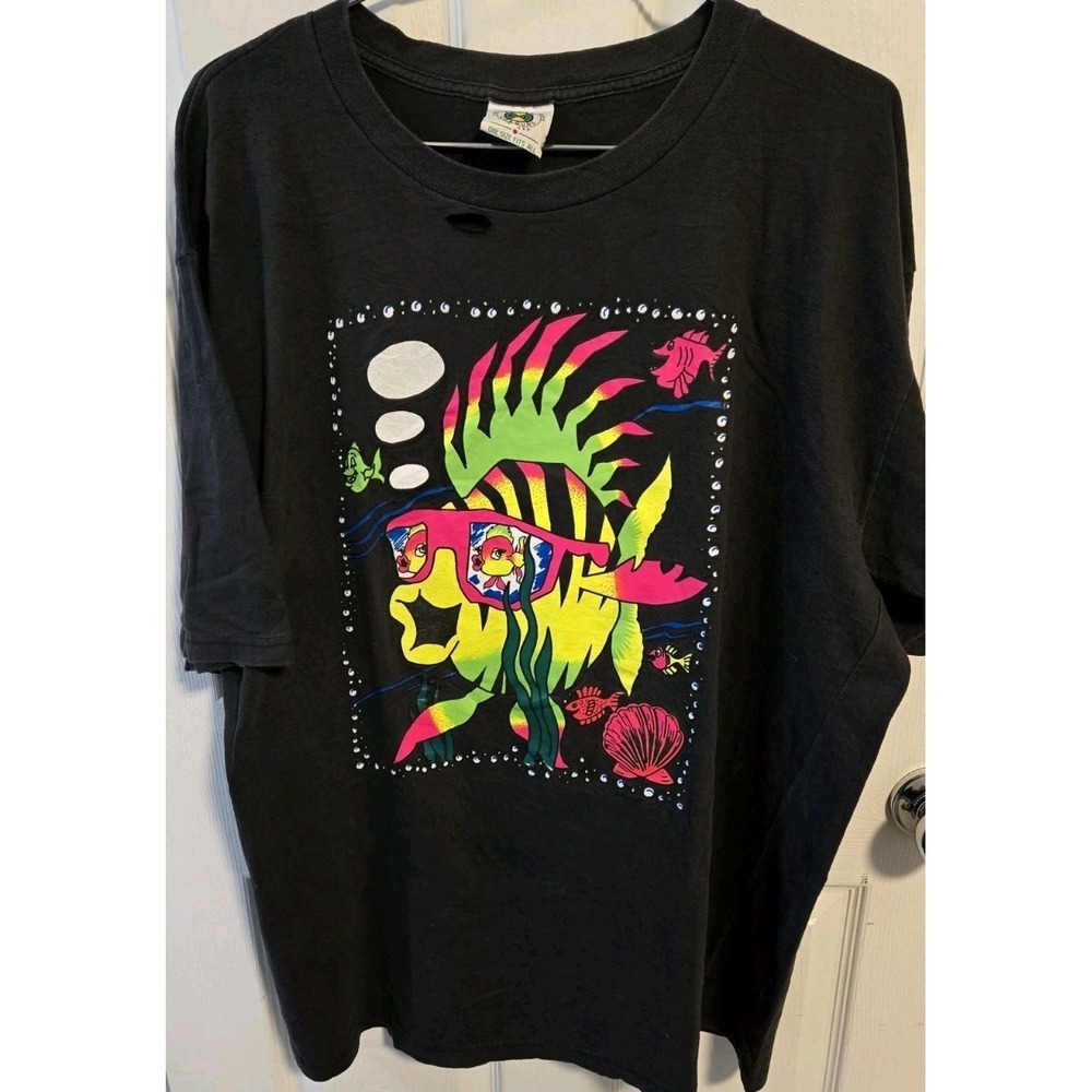 Vintage Cross Colours Neon Tropical Fish Sunglasses Shirt USA Over Size 90s Tee